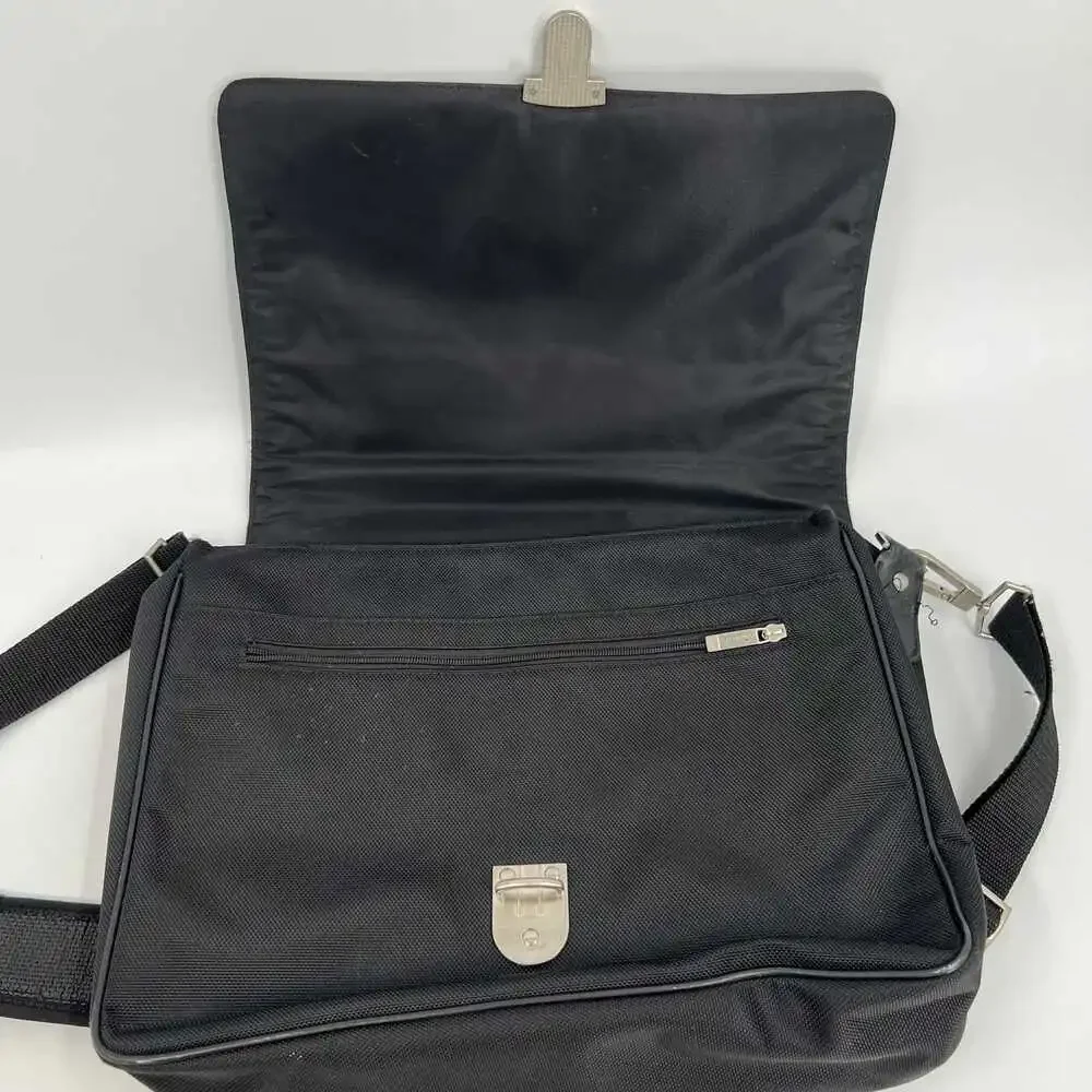 Kenneth Cole Black Adjustable Messenger Laptop Bag | Classic Design